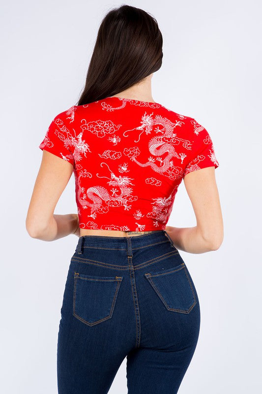 SHORT-SLEEVED CROP TOP WITH V-NECK WITH DRAGON PRINT.