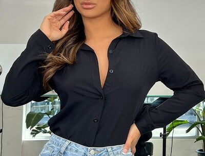 Camisa negra lisa abotonada un CAMISA 100% VISCOSA (TEJIDA) FABRICADA en mentón