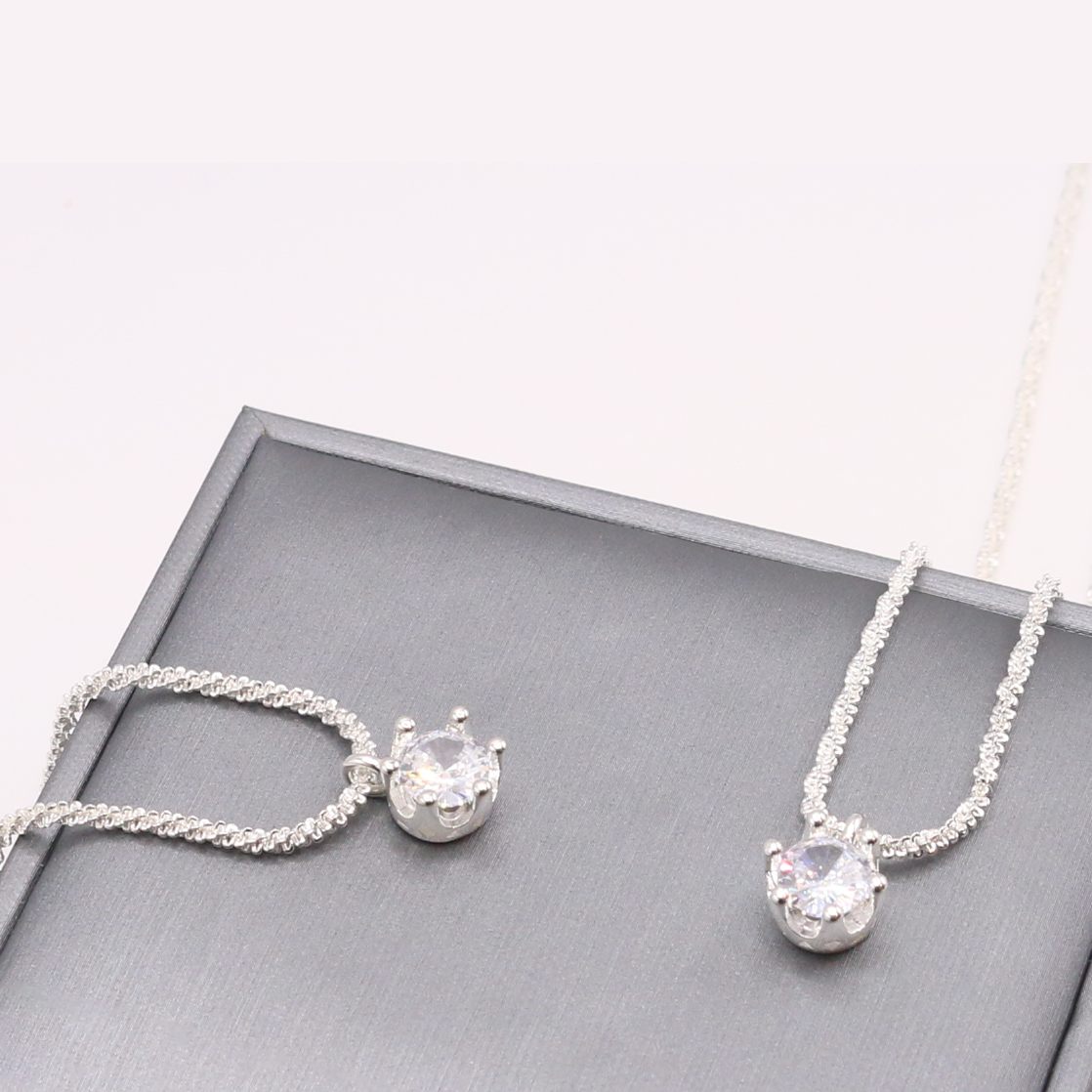 Women’s Brilliant & Charm Crown Charm Necklace, Spring Street Style Fashion Silver Plating Necklace, Trendy Shiny Luxury Clavicle Chain Matching Women Accessories