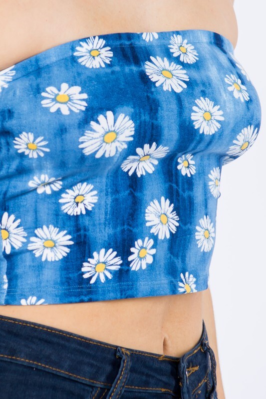 OFF SHOULDER TIE DYE AND DAISY PRINTED TUBE TOP.