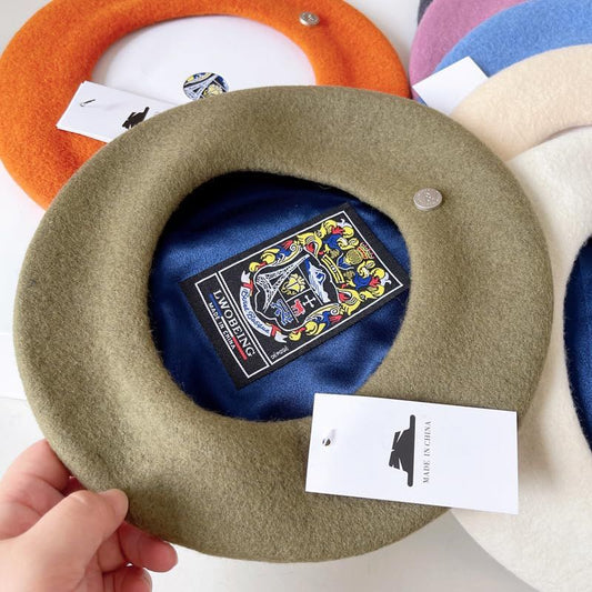 Spanish Wool Beret Hat Female Elegant French Painter Hat Badge Satin Lined British Retro Stewardess Hat Matcha Color M (56-58cm)