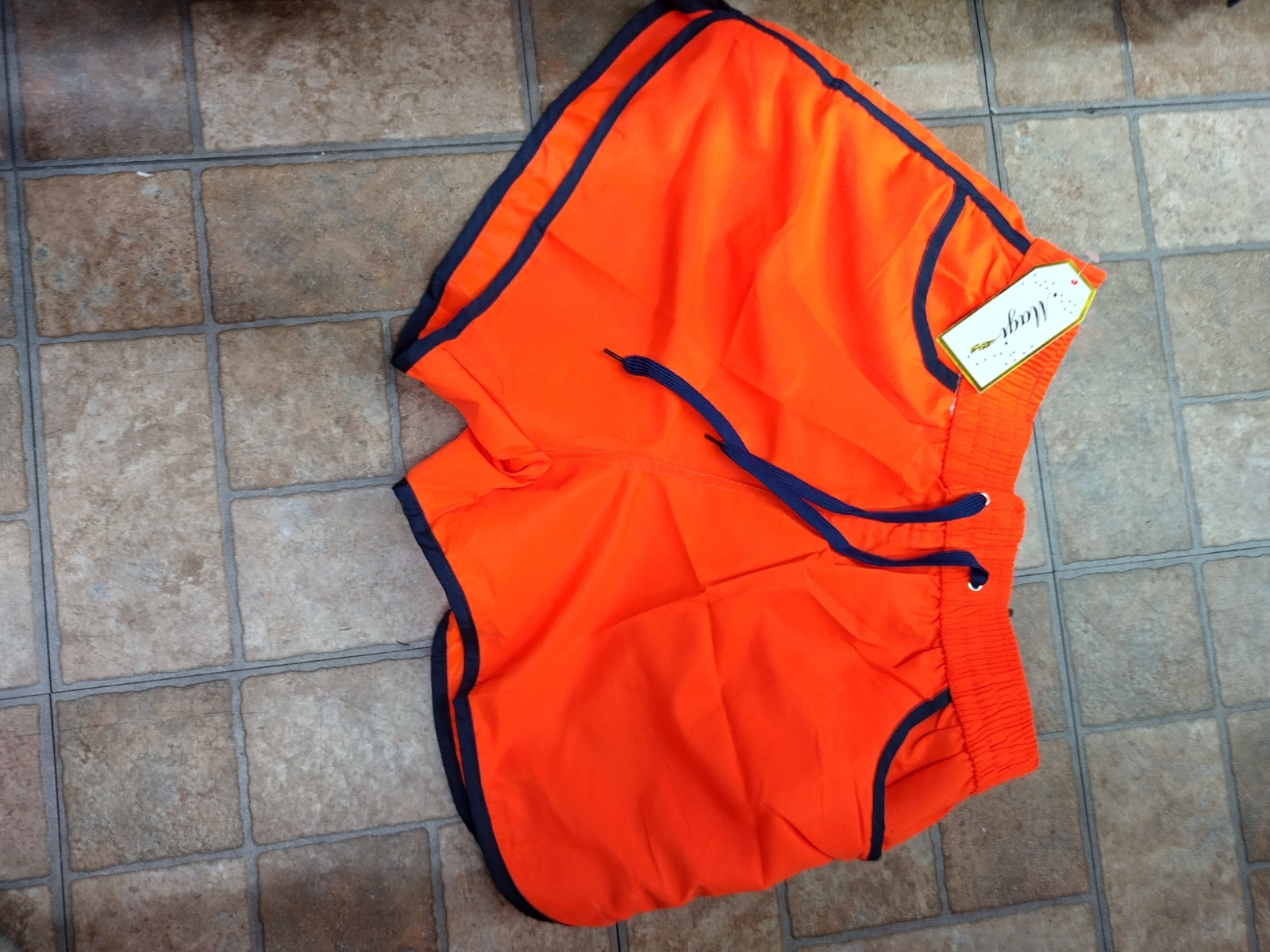 Short pants in varied colors for summer