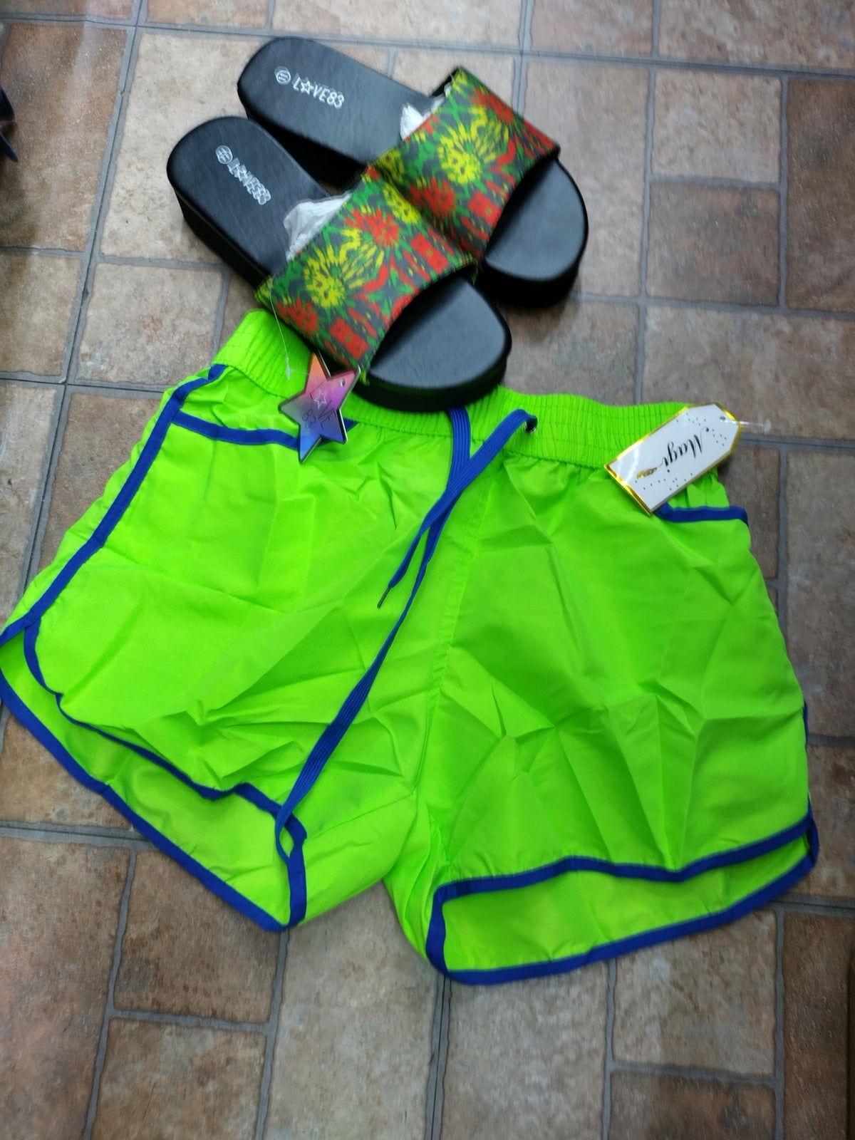 Short pants in varied colors for summer
