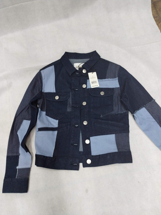 jackets en jeans azul claro y azul oscuro.
