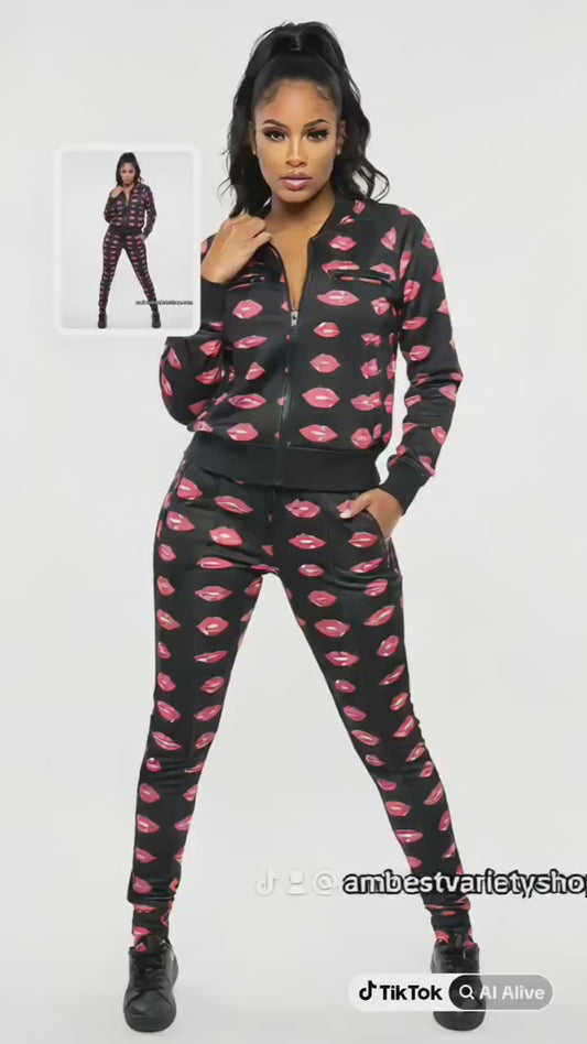 Two-piece set with printed lips