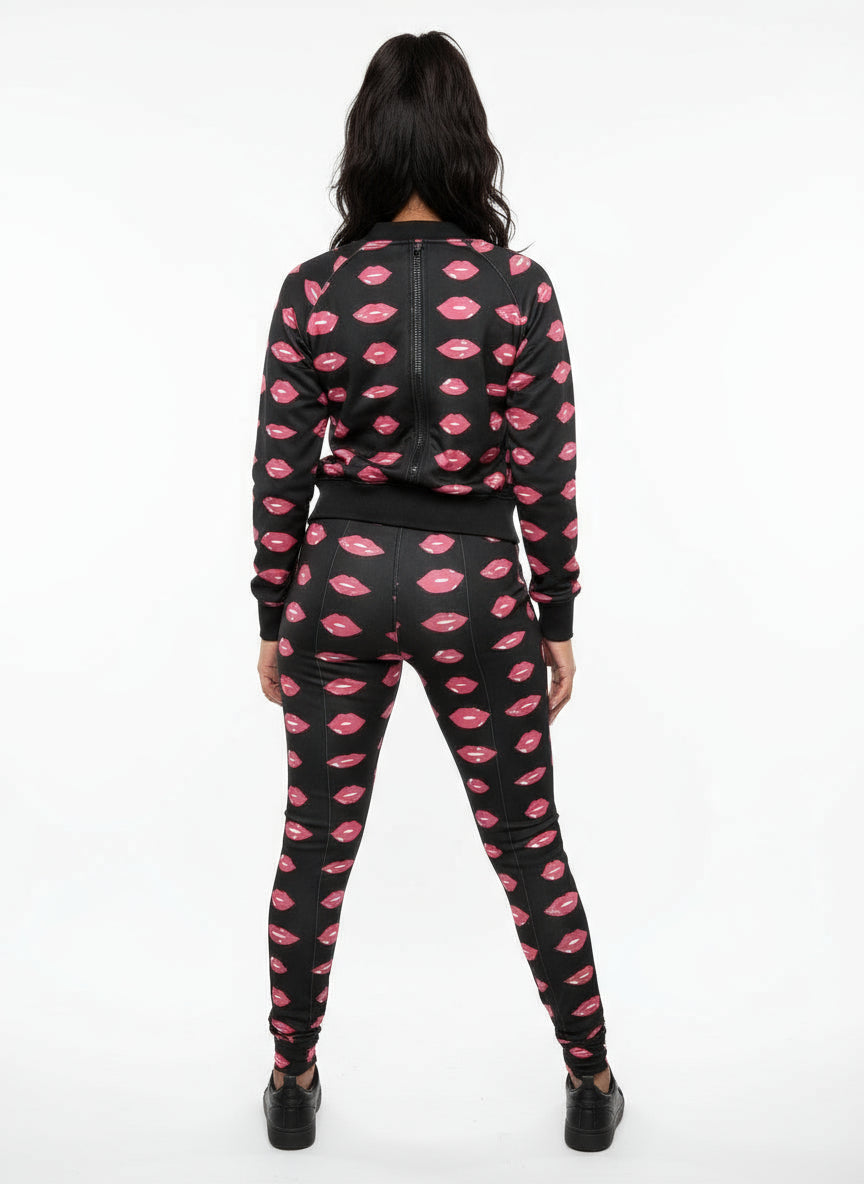 Two-piece set with printed lips