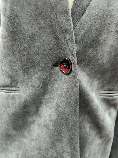 Formal wear blazer in combination with yes but on the sides 3