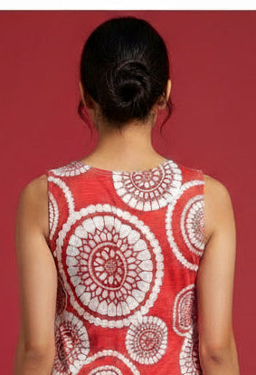 Printed blouse in different colors with a flared top