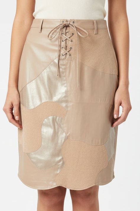 falda imitacion de leder en Crema