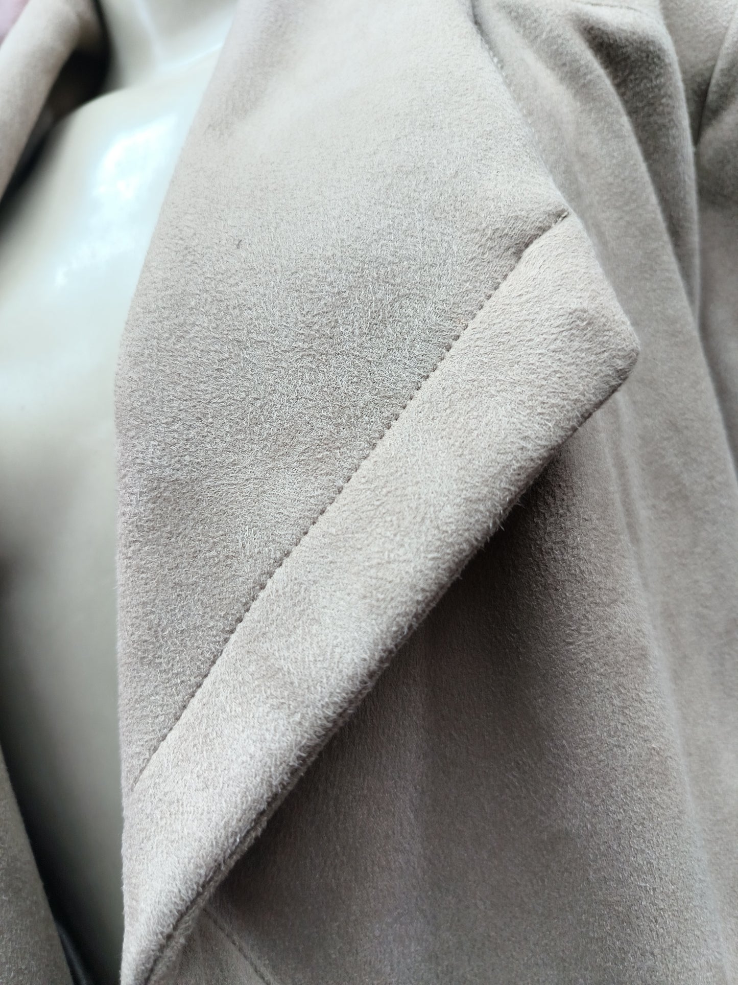 Formal wear blazer in combination with yes but on the sides 2