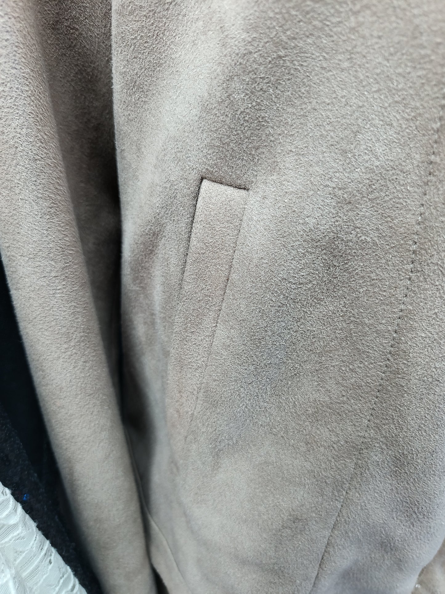 Formal wear blazer in combination with yes but on the sides 2