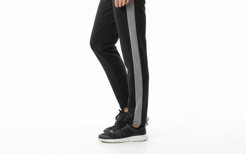 Trousers for protection against the cold with wool inside