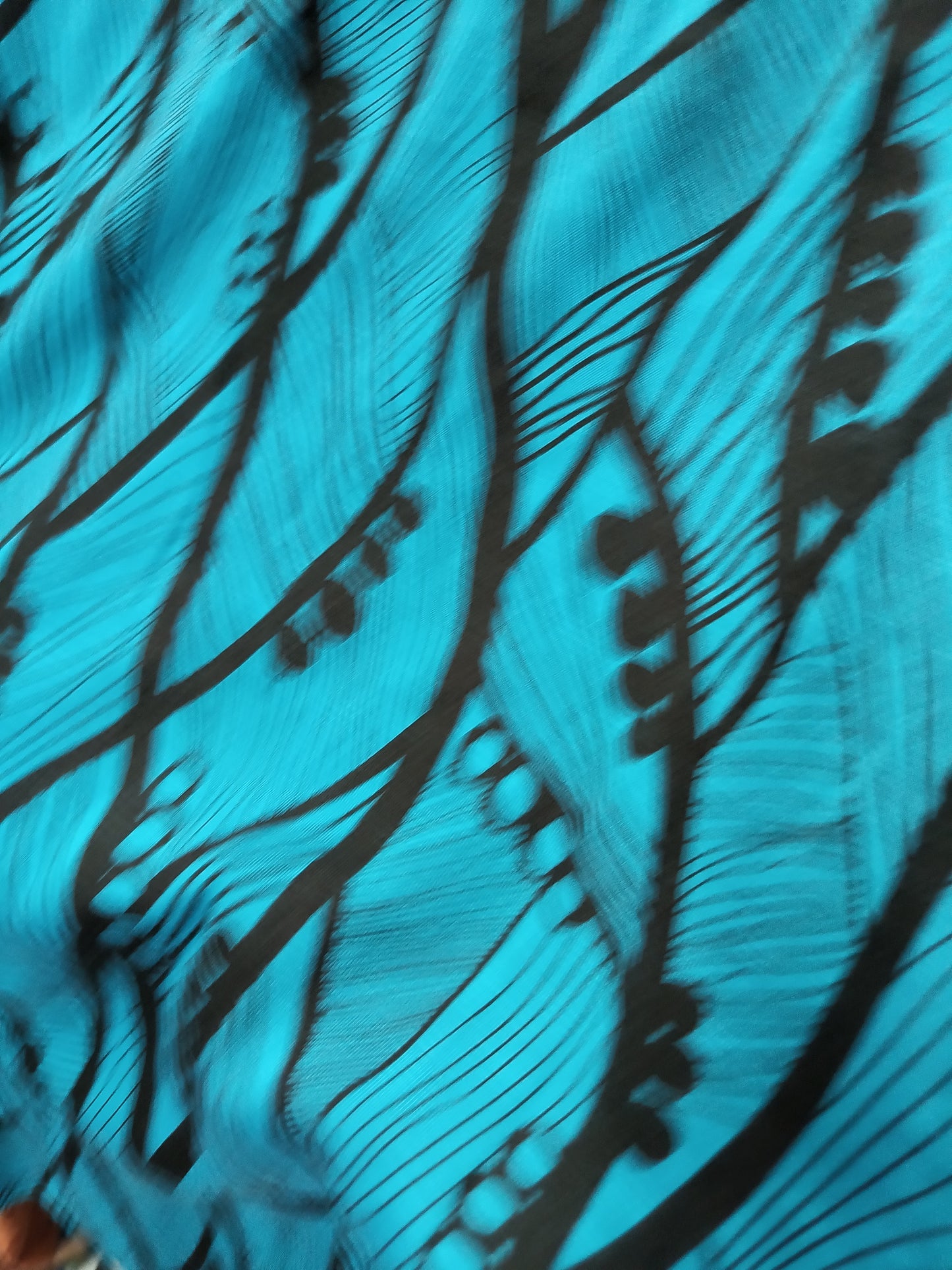 Printed blouse in different colors with a flared top