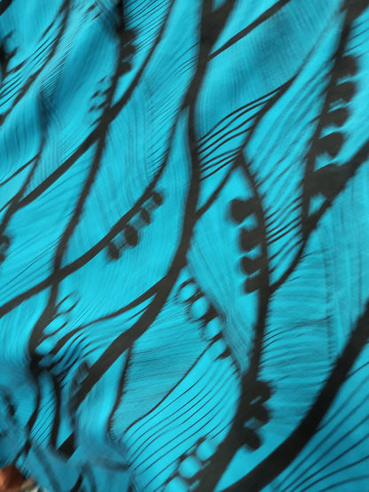 Printed blouse in different colors with a flared top