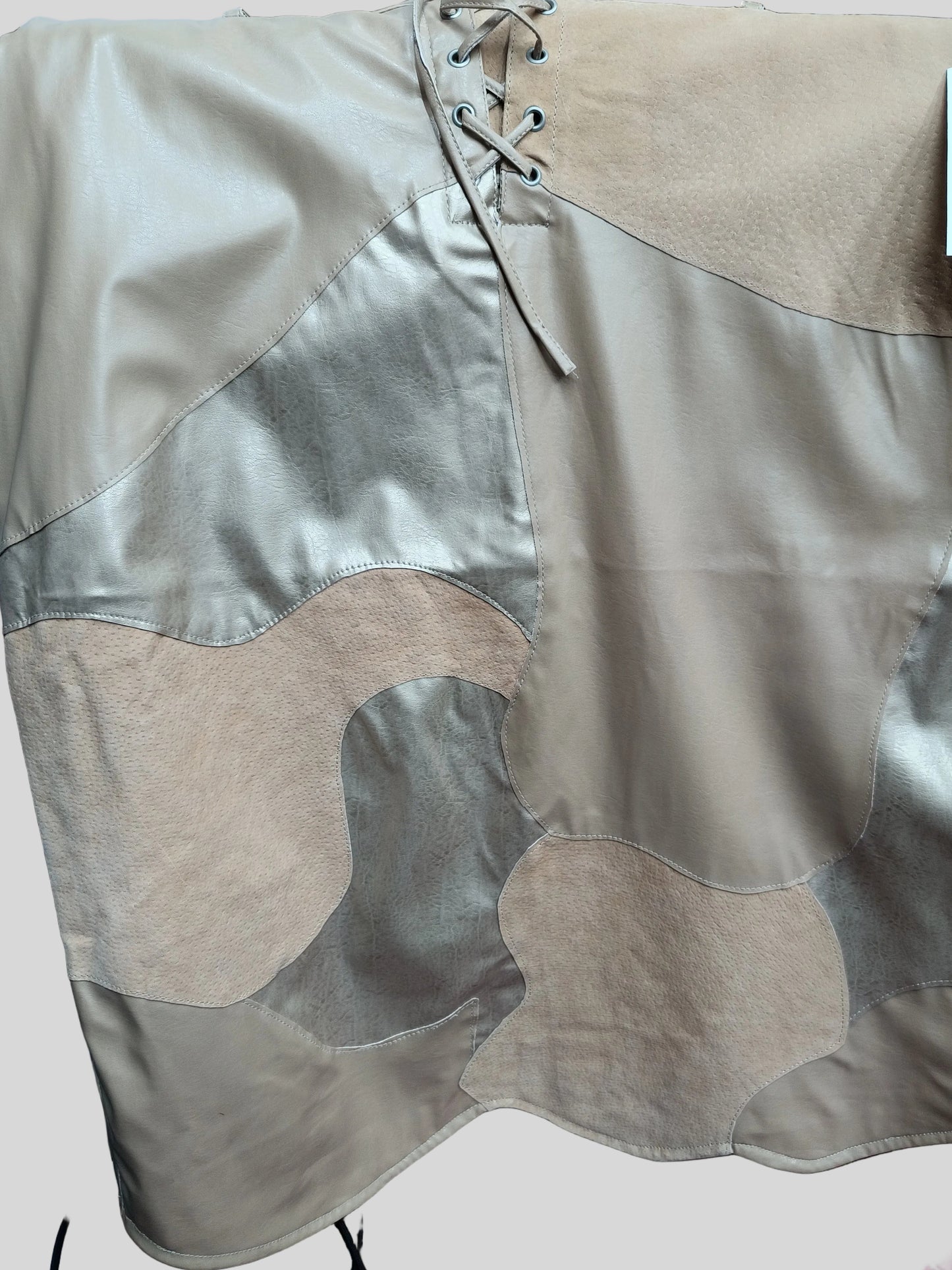 falda imitacion de leder en Crema